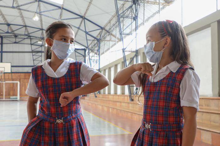 La vacunación, una estrategia para mitigar el virus en las instituciones educativas.IUSH