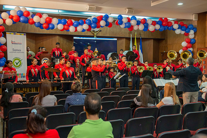 Homenaje del Liceo Salazar y Herrera a Ricardo Ray y Bobby Cruz es tendenciaIUSH