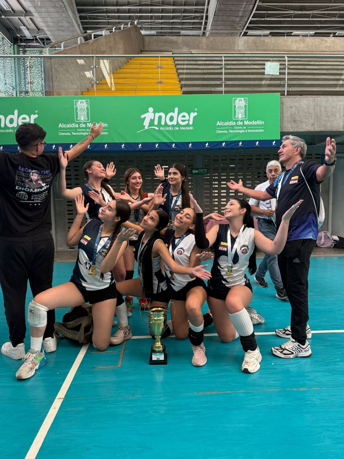 Equipo de Voleibol Femenino se corona campeón IUSH