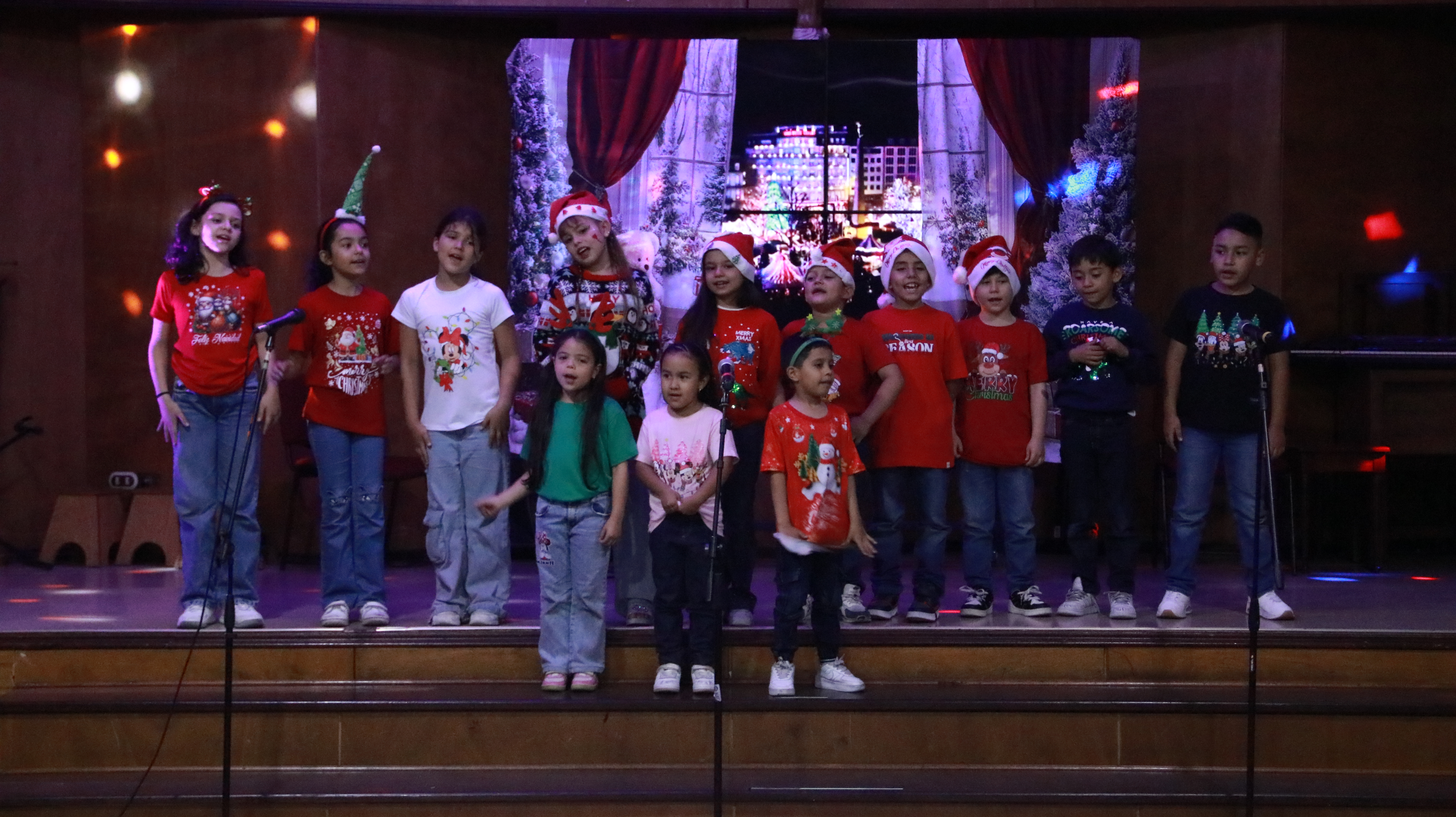 El Liceo Salazar y Herrera realizó el cierre de los cursos extracurriculares de coro, organeta y dibujoIUSH