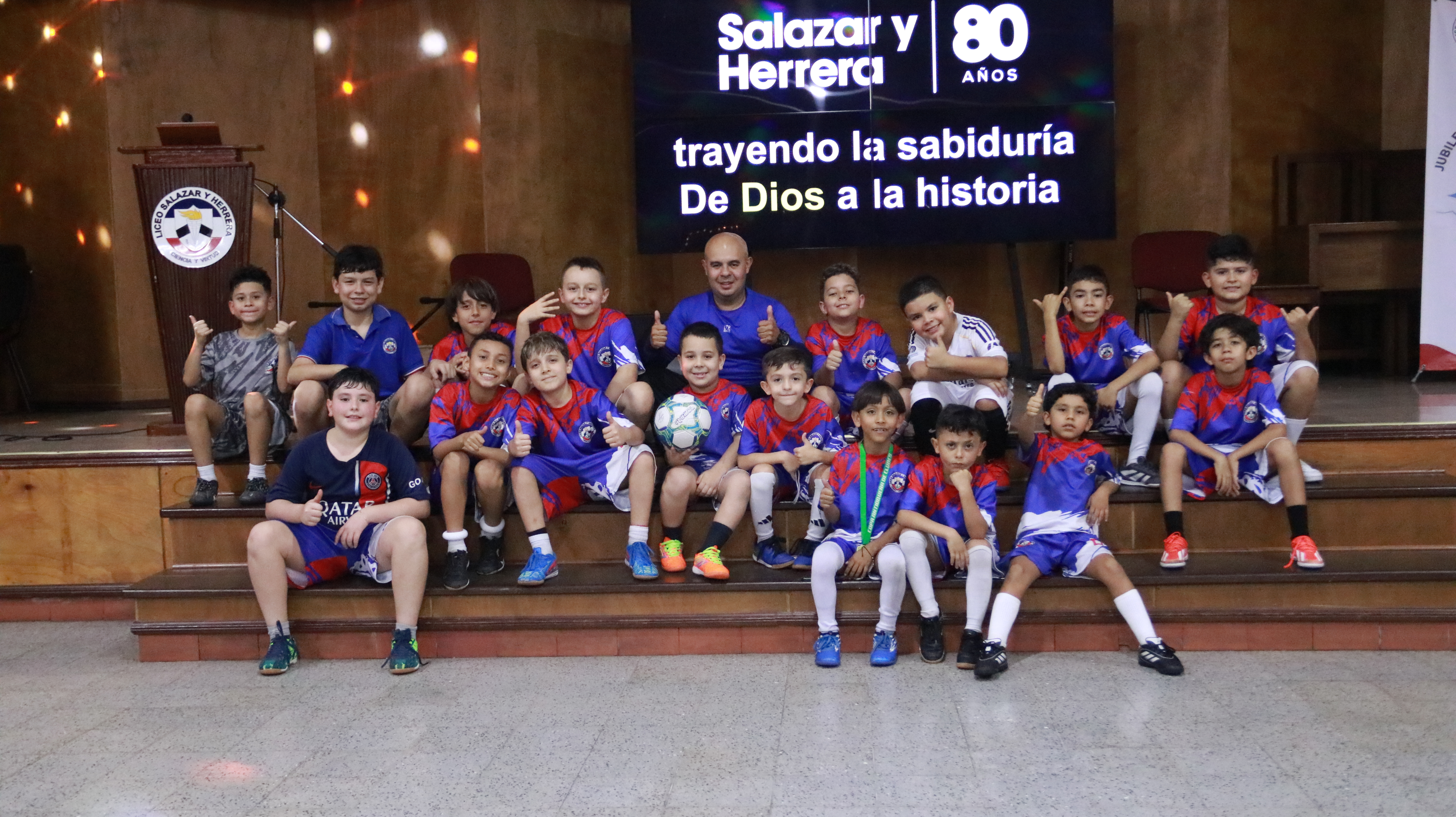 Clausura de los cursos extracurriculares deportivos y artísticos en el Liceo Salazar y HerreraIUSH