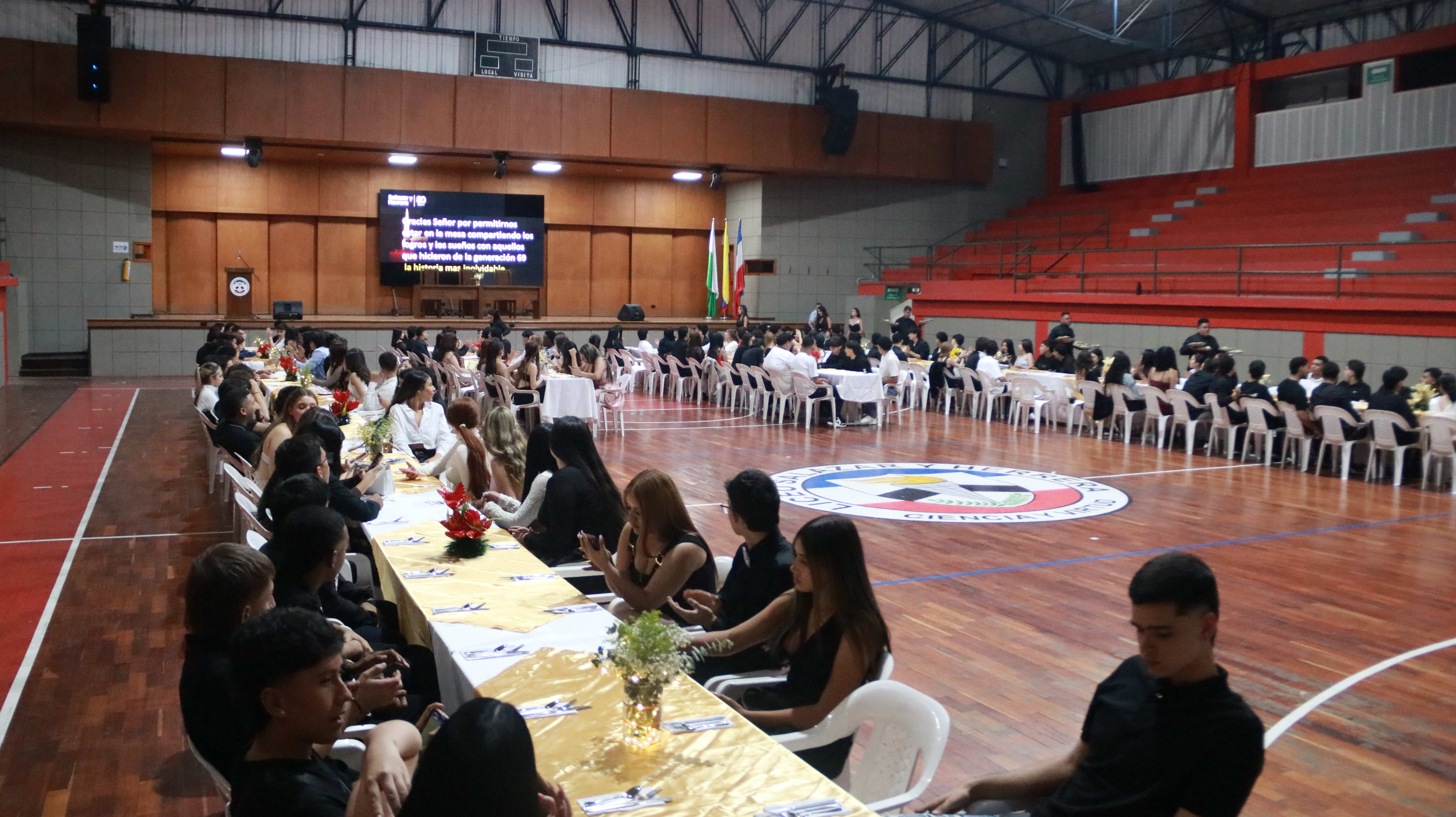 Estudiantes de 11° vivieron su Ensayo de Grados: una noche de preparación, unión y mucha emociónIUSH