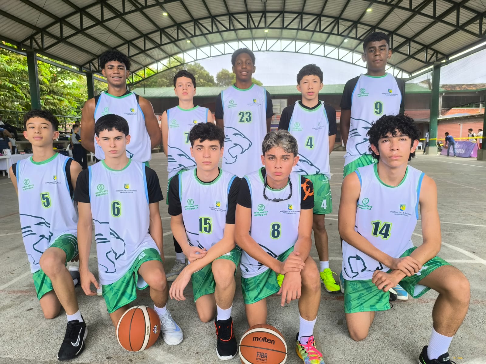 Equipo de baloncesto del Liceo Salazar y Herrera inicia con victoria en el Zonal Regional Eje CafeteroIUSH