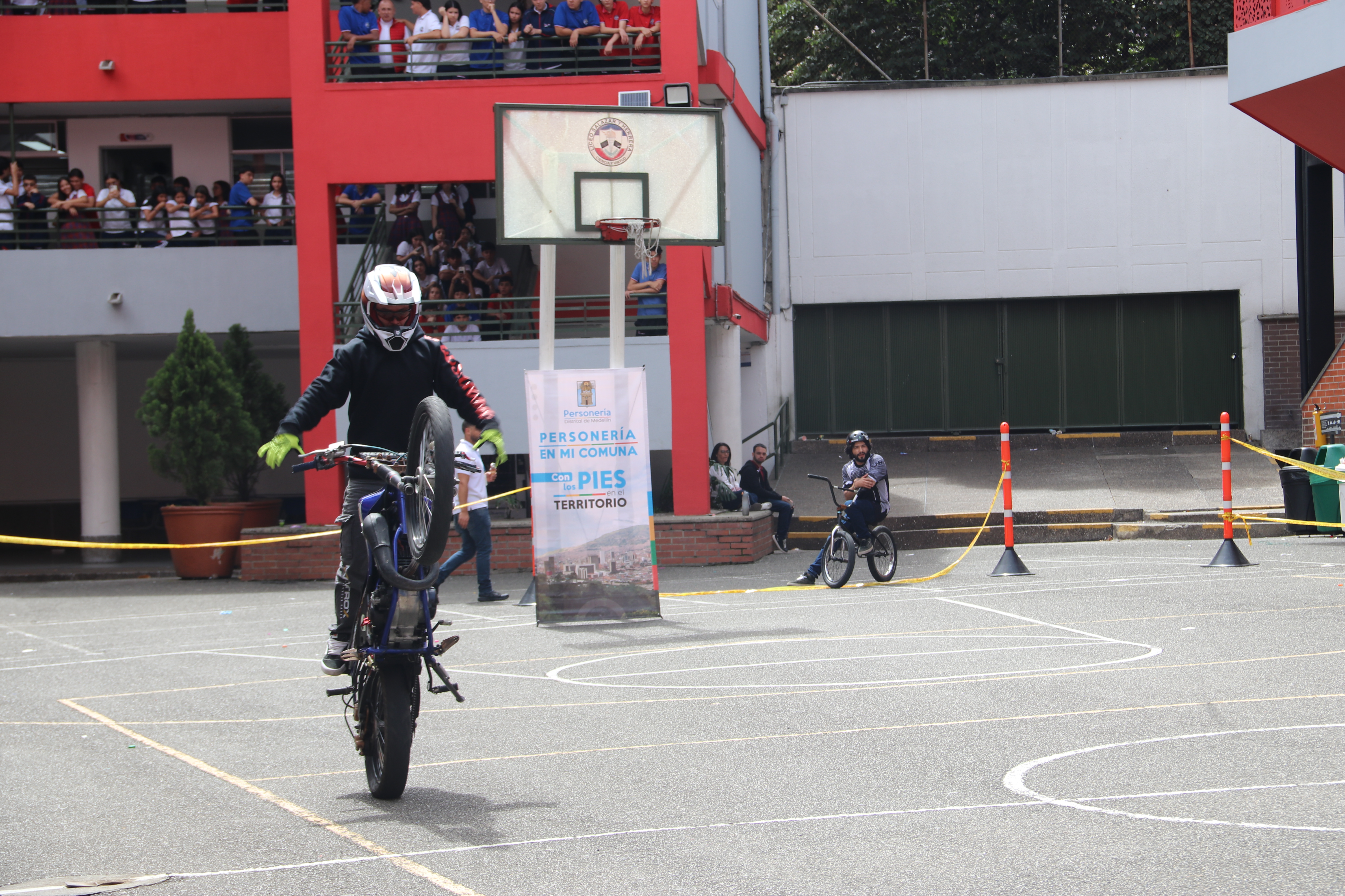 El Liceo Salazar y Herrera fue escenario del evento “Personería en mi Comuna” con la presencia del Personero de MedellínIUSH