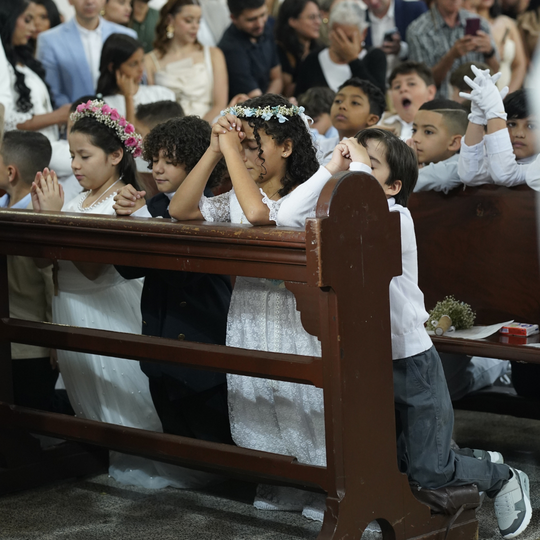 Sacramento de la Primera Comunión: un encuentro con la fe y el amorIUSH