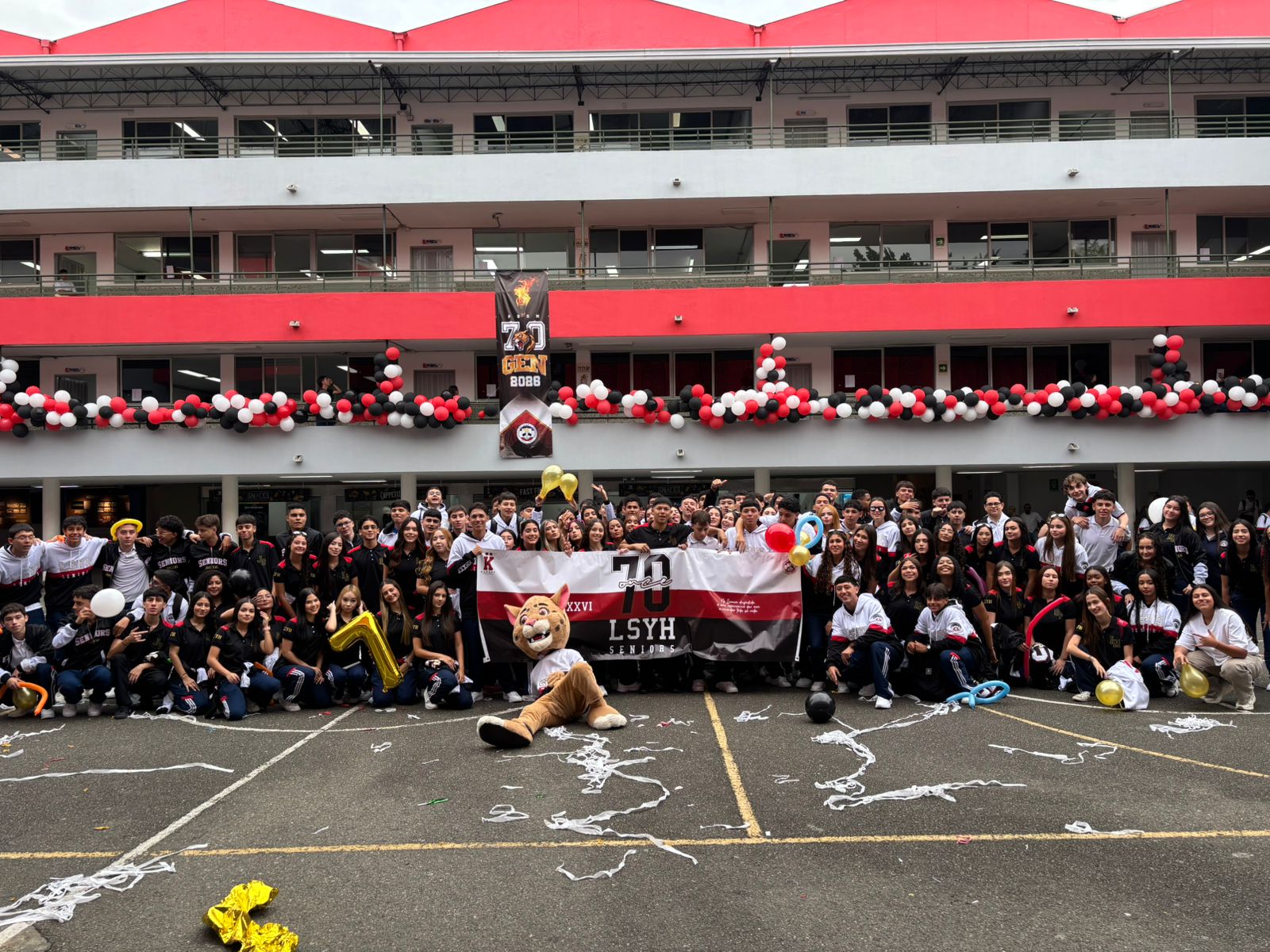 El Liceo Salazar y Herrera dio la bienvenida a los estudiantes de bachillerato y presentó a la Generación 70IUSH